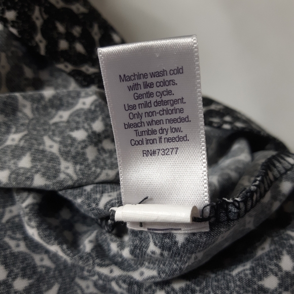 Jennifer Lopez Twist Front Sleeveless Tank Top - Picture 6 of 7